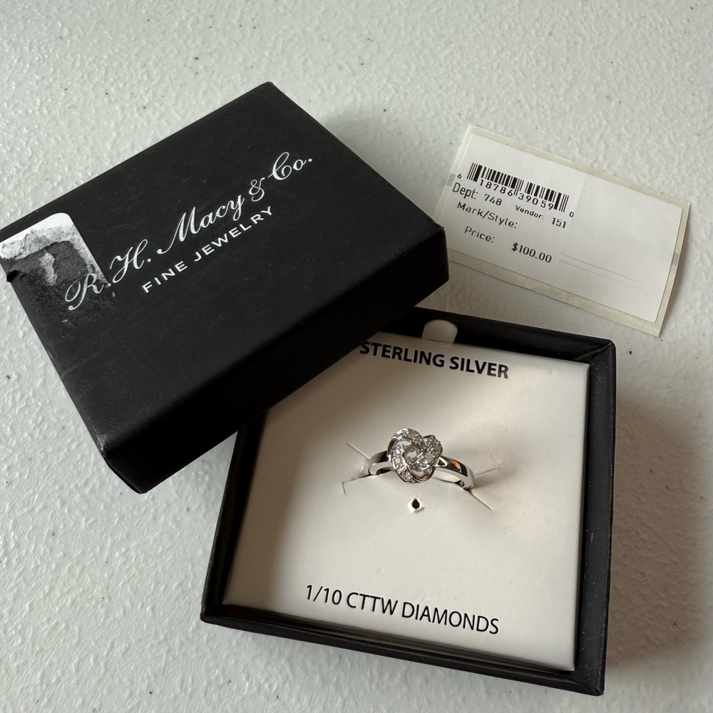 RH Macy’s & Co Sterling Silver with 1/10 carat Diamond knot Ring size 5